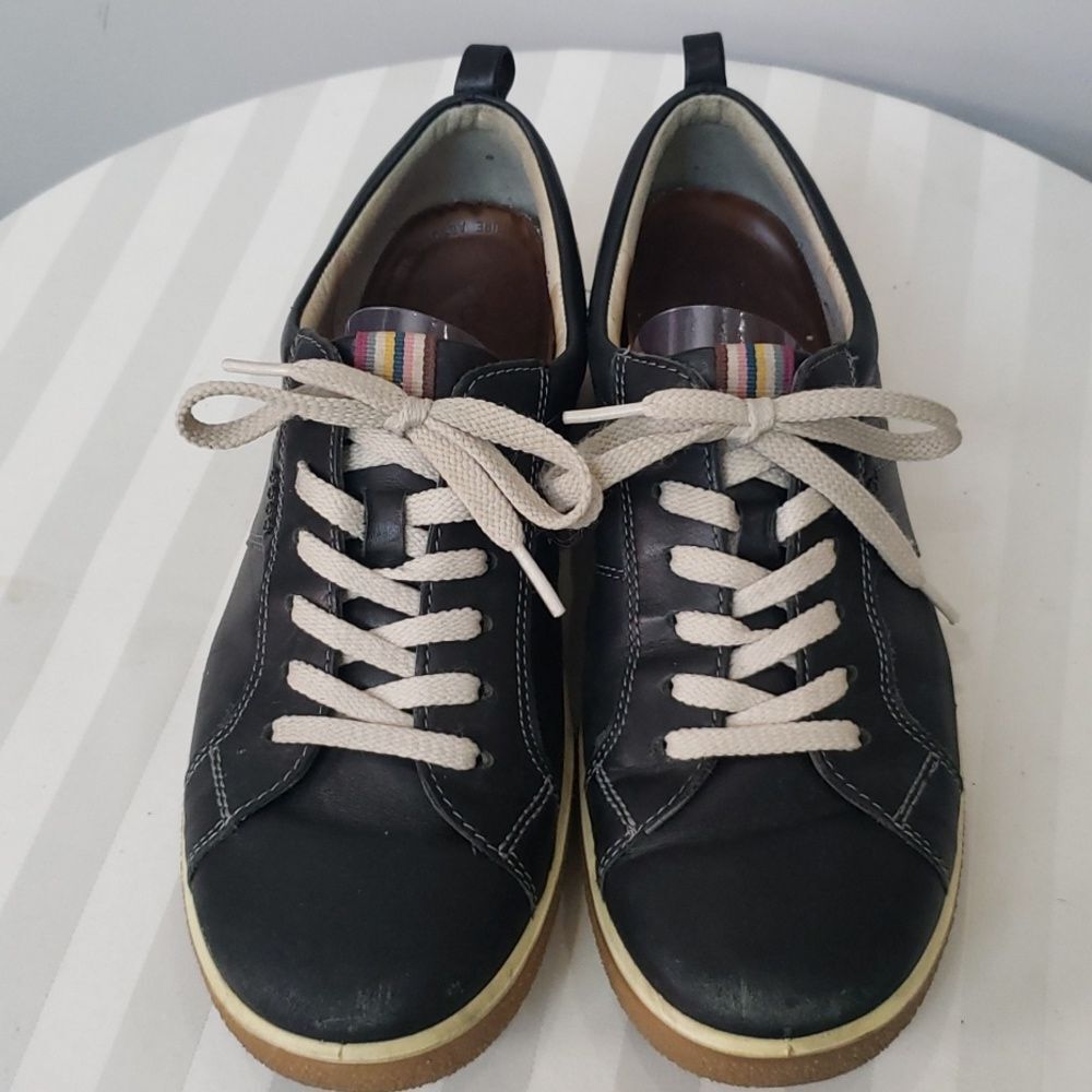 ECCO Shoe Women’s sz 40 (8.5) Navy Leather Chase Sneakers